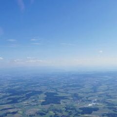 Flugwegposition um 15:49:33: Aufgenommen in der Nähe von Gemeinde Pötting, Pötting, Österreich in 1704 Meter